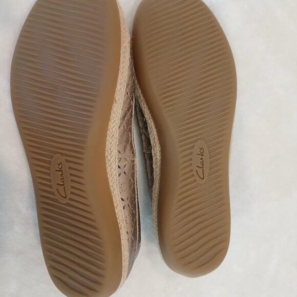 CLARKS COLLECTION METALLIC SILVER FLATS - Picture 6 of 6